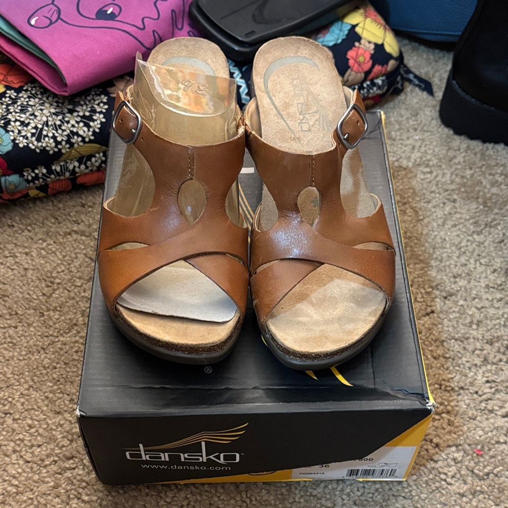 Dansko Women's Tan Leather Sandals